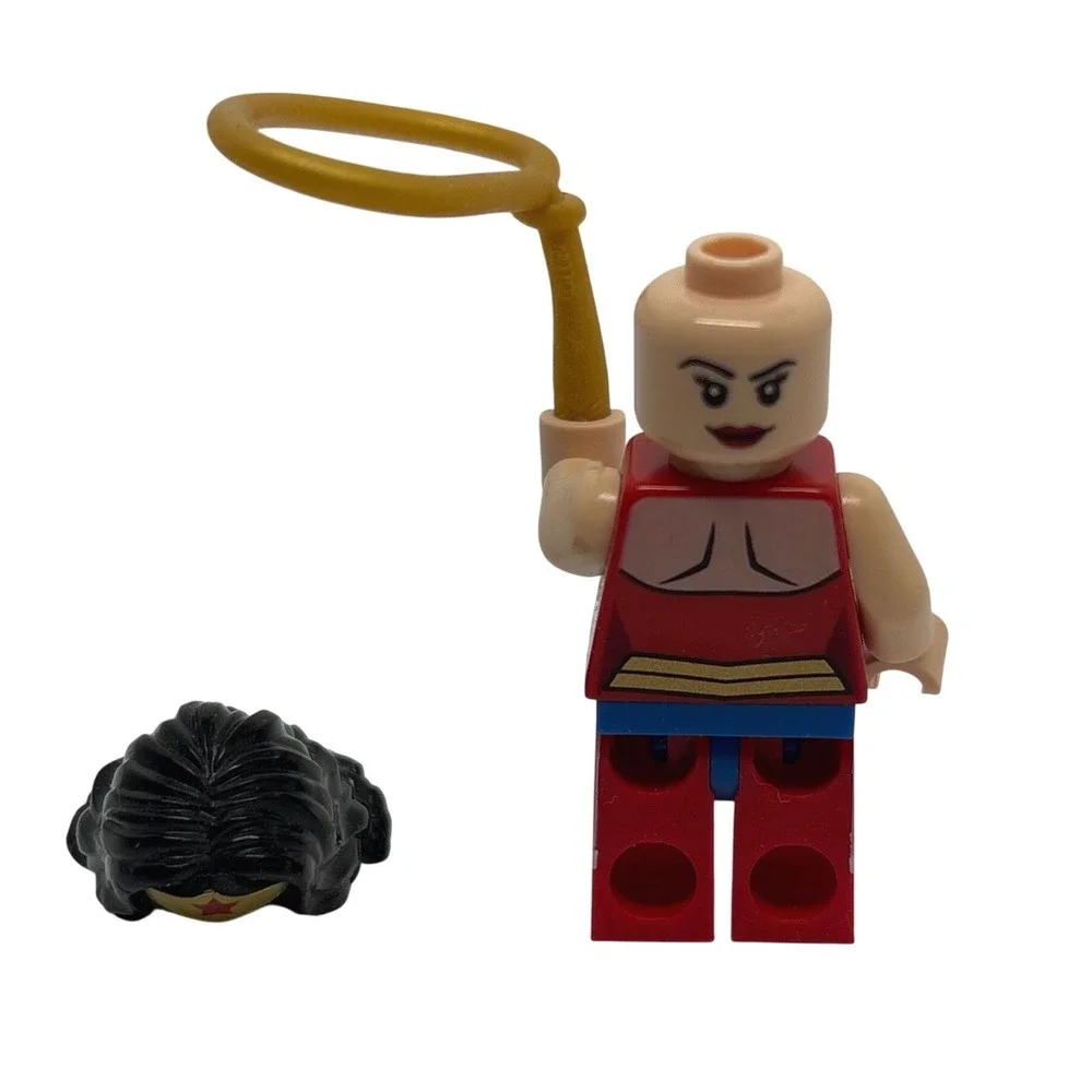 LEGO DC Super Heroes Wonder Woman Minifigure with Lasso of Truth 76046 sh221